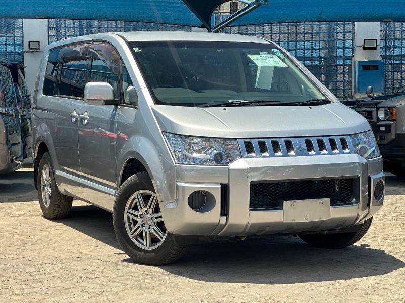 Mitsubishi Delica 2019