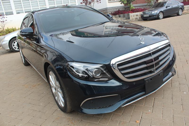 Mercedes Benz E400 Sunroof 2017 68,000 Kms