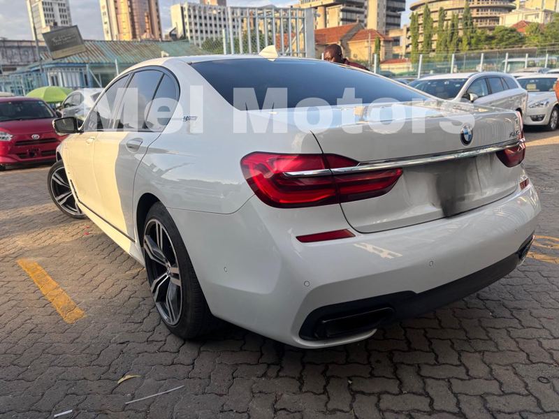 bmw 740e xDrive iPerformance (G12) – Brown Interior