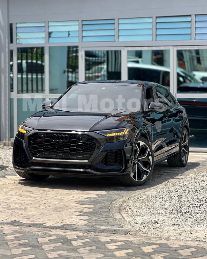 audi RSQ8 PANORAMIC SUNROOF!!