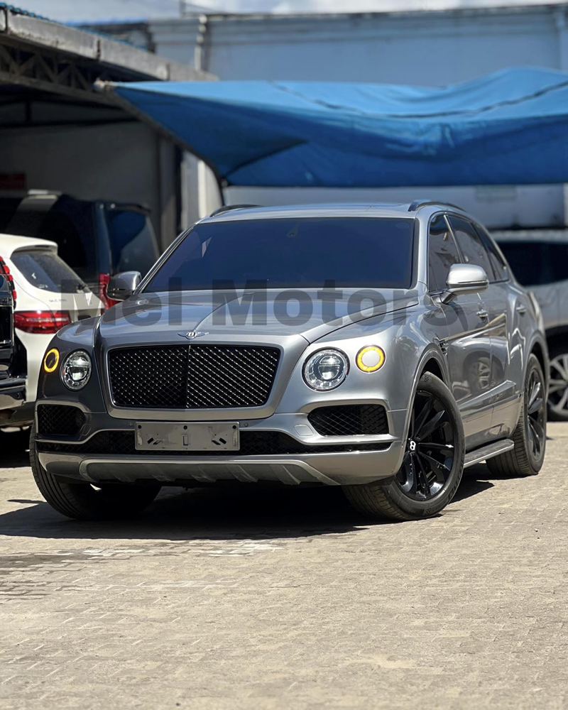 bentley BENTAYGA W12 MULLINER SPEC !!