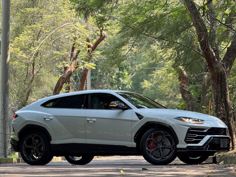 2020 LAMBOGHINI URUS