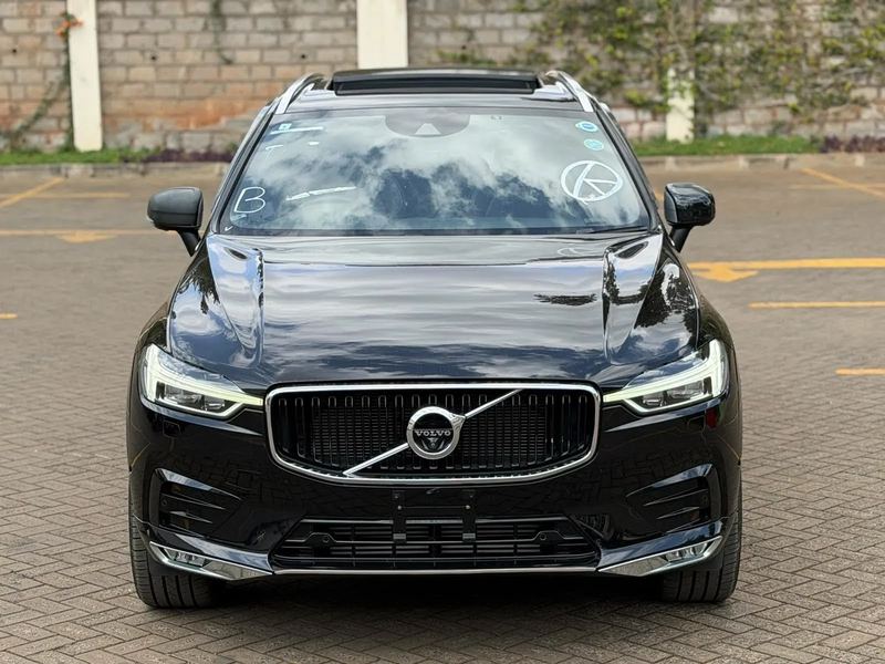 2019 Volvo XC60 R-Design T6 AWD with Panoramic Sunroof