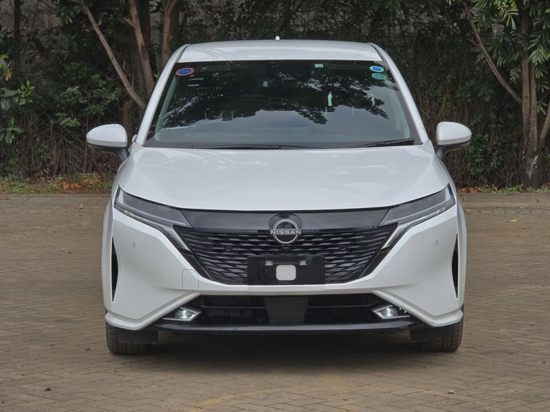2022 Nissan Aura White
