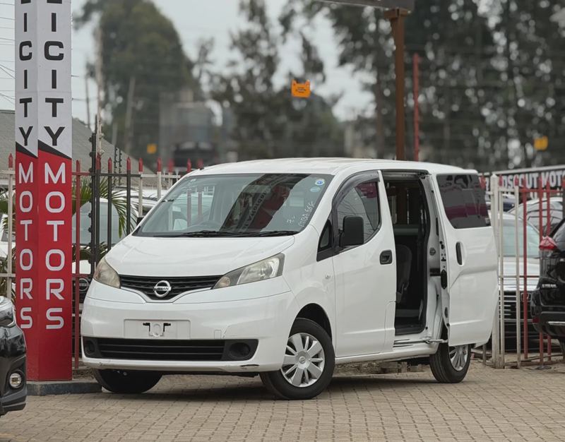 2019 Nissan NV200 White