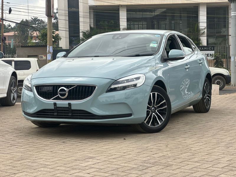 2019 Volvo V40 T2