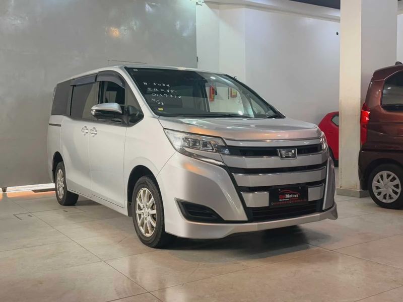 TOYOTA NOAH 2019
