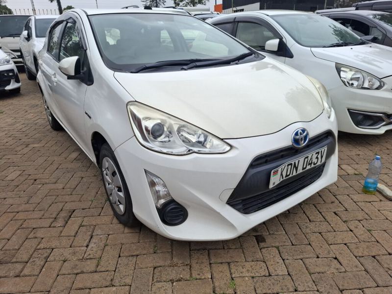 TOYOTA AQUA 2016