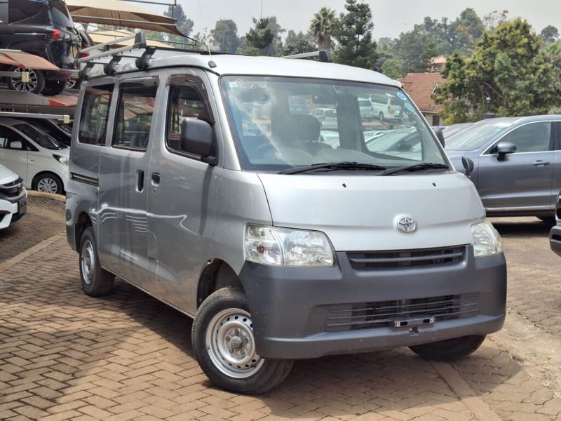 TOYOTA LITEACE VAN
