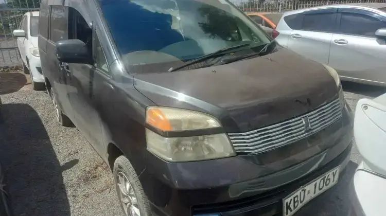 Toyota Voxy 2006