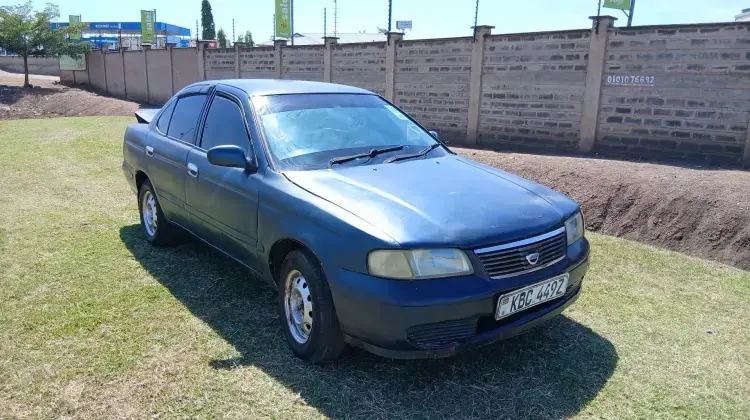 Nissan Sunny 2001