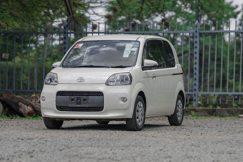 Toyota Porte 2015