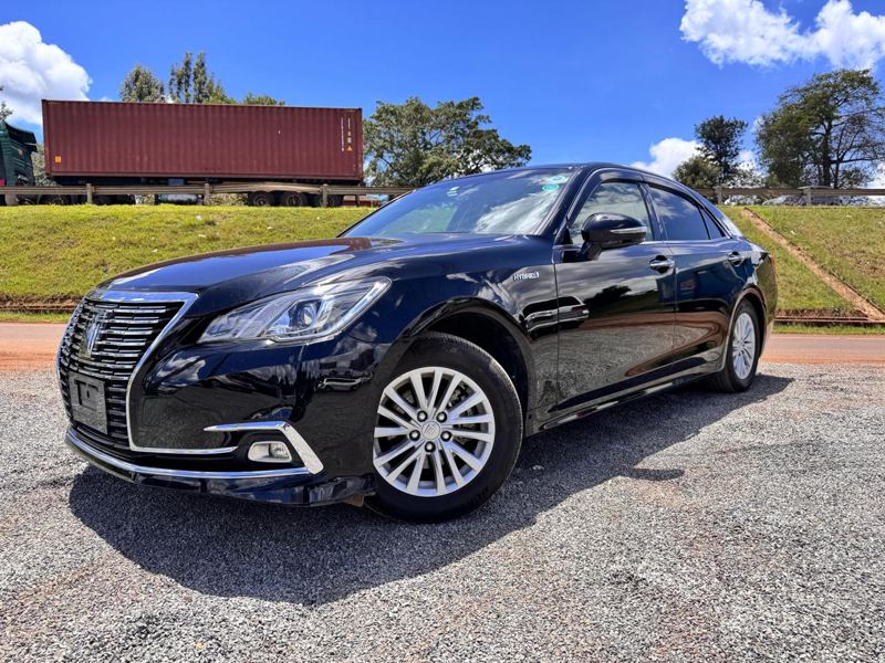 2017 – Toyota Crown – Black