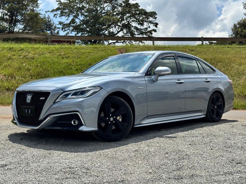 2018 – Toyota Crown Royal Saloon – Silver