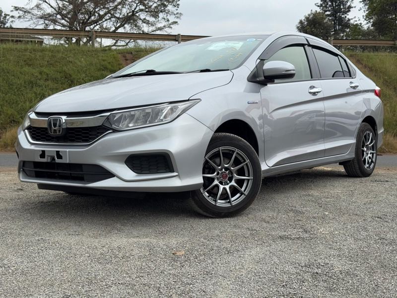 2018 – Honda Grace – Silver