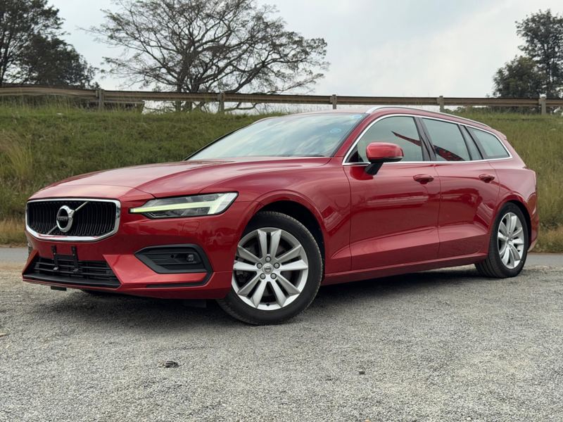 2019 – Volvo V60 T5 – Red