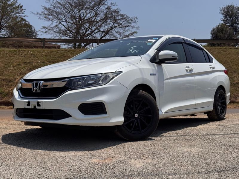 2018 – Honda Grace Hybrid – White