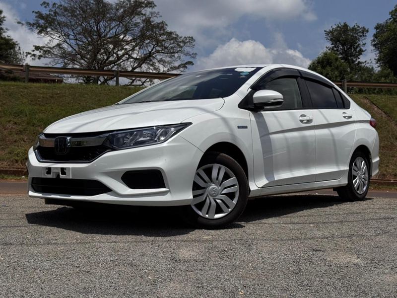 2018 – Honda Grace Hybrid – White