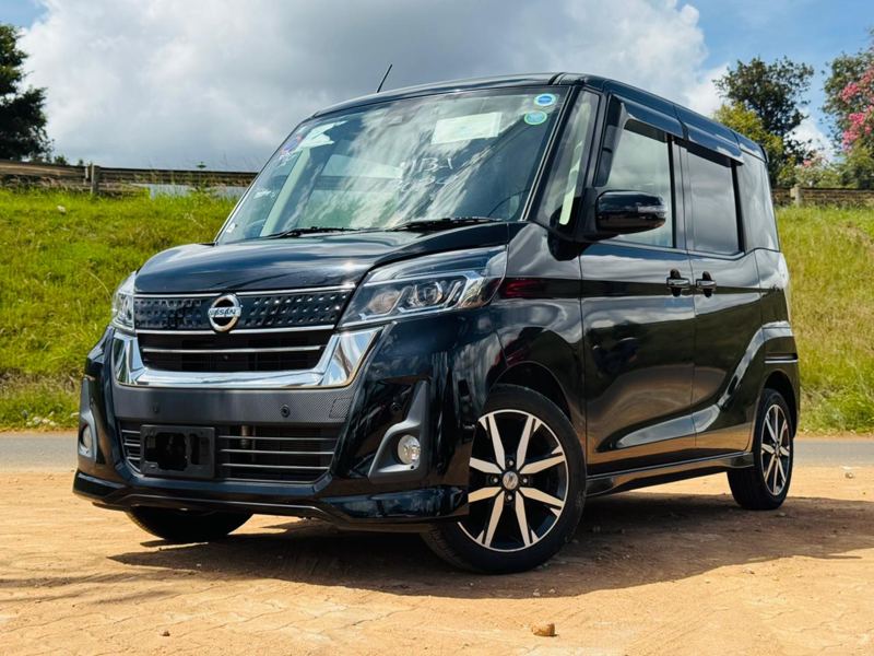 2019- Nissan Days Roox – Black