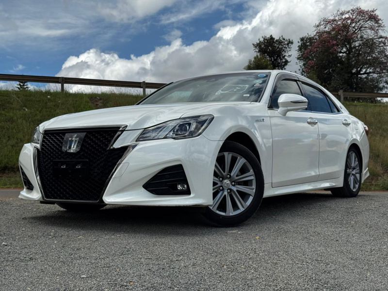 2018- Toyota Crown Athlete Hybrid -White