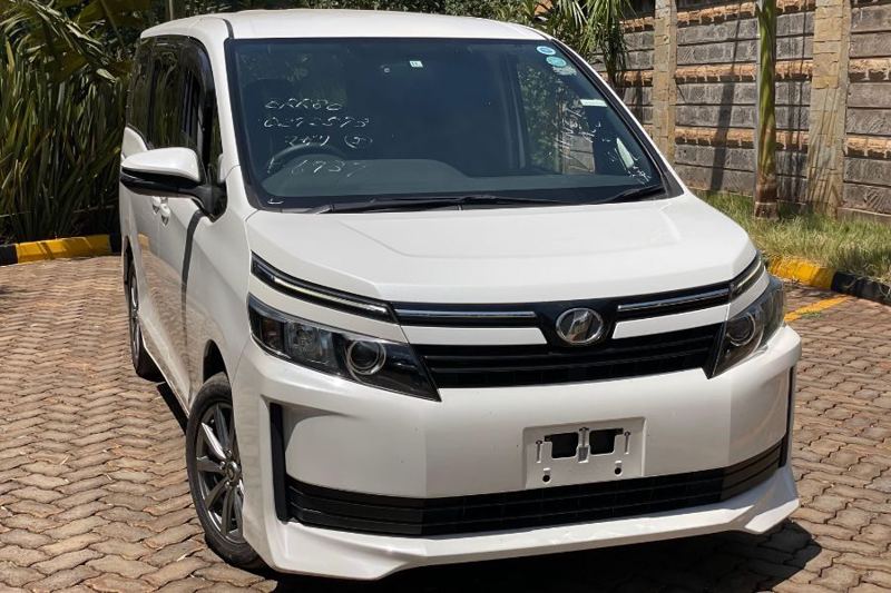 Toyota Voxy 2016 (Non-Hybrid)