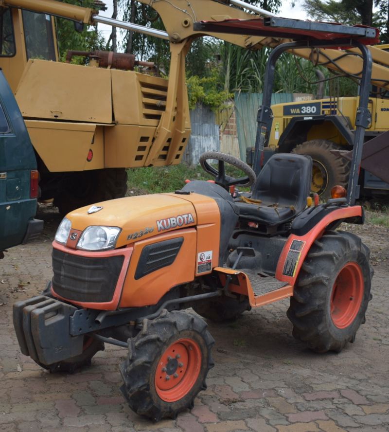 KUBOTA B2320