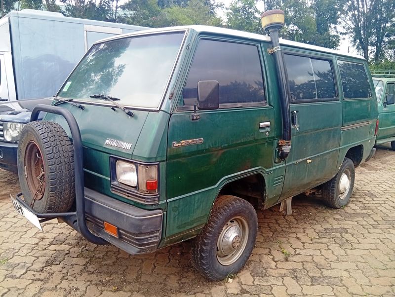 Mitsubishi L300 Van – KAH