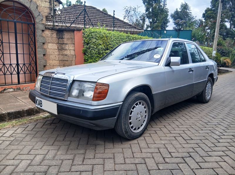 Mercedes-Benz 200E – KAB