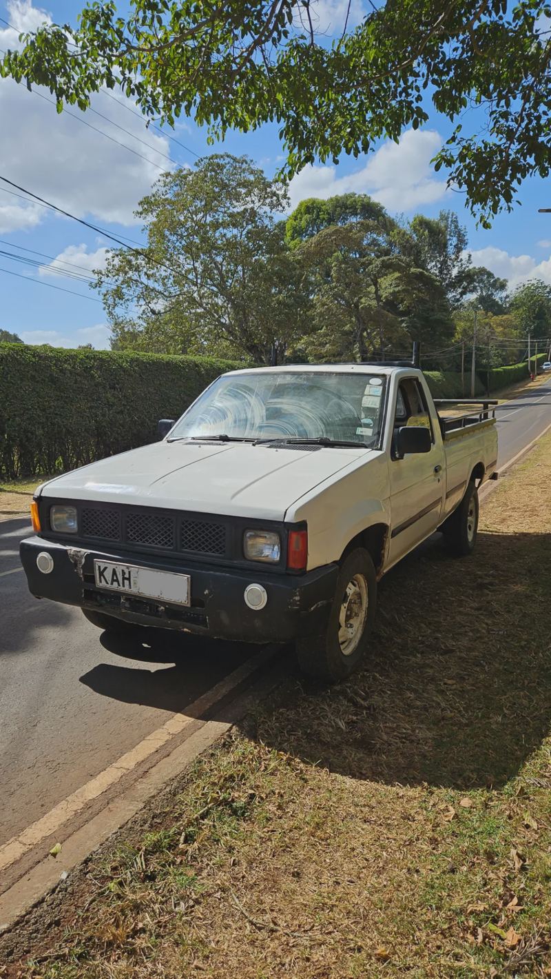 Nissan D21 HARDBODY PICKUP