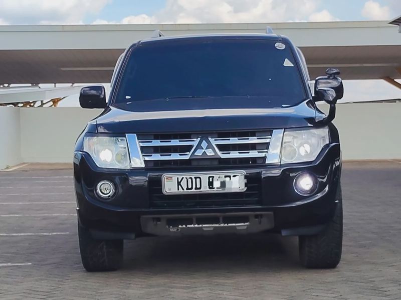 2013 Mitsubishi PAJERO SUV