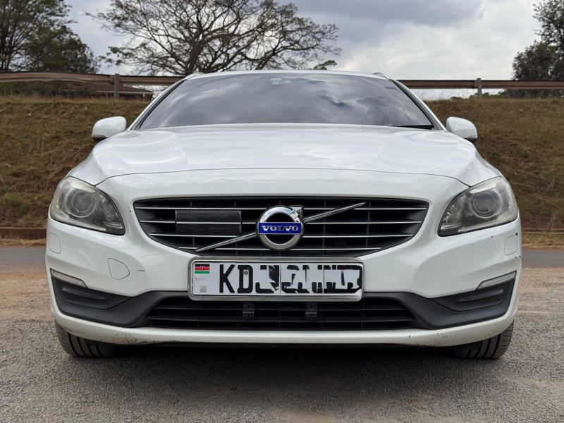 2015 Volvo V60 T5 MOMENTUM
