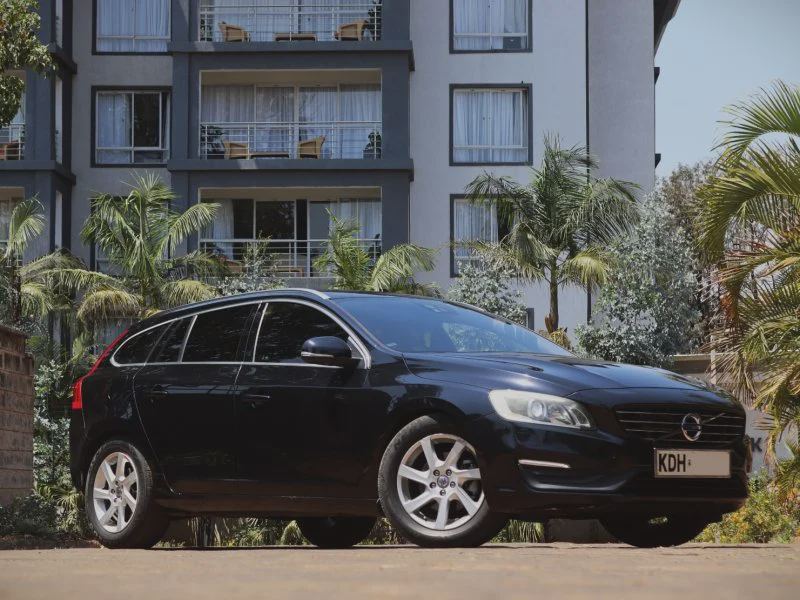 2014 Volvo V60 T4black