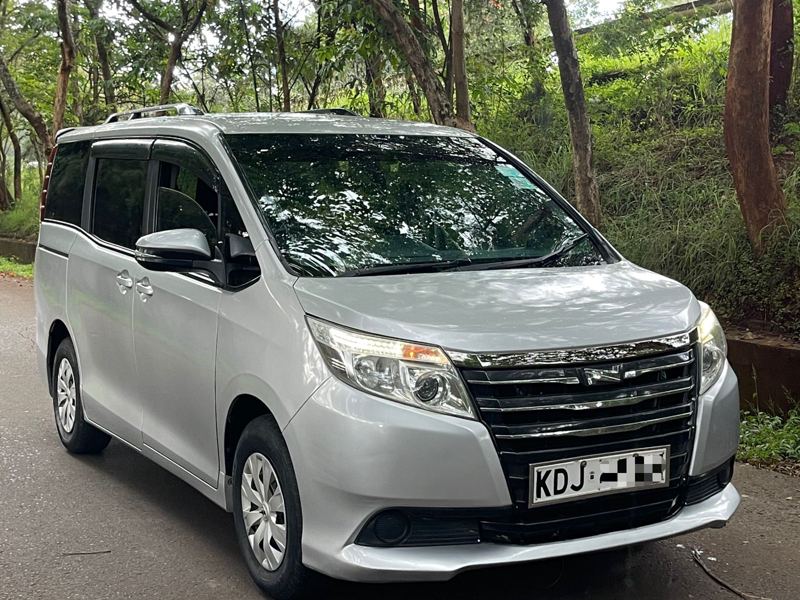 2015 TOYOTA NOAH
