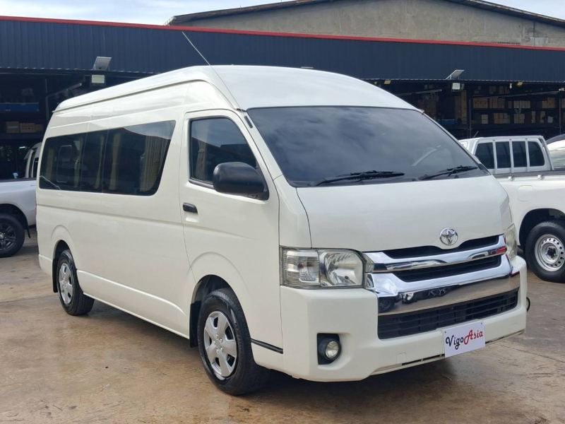 TOYOTA Hiace Commuter 2019
