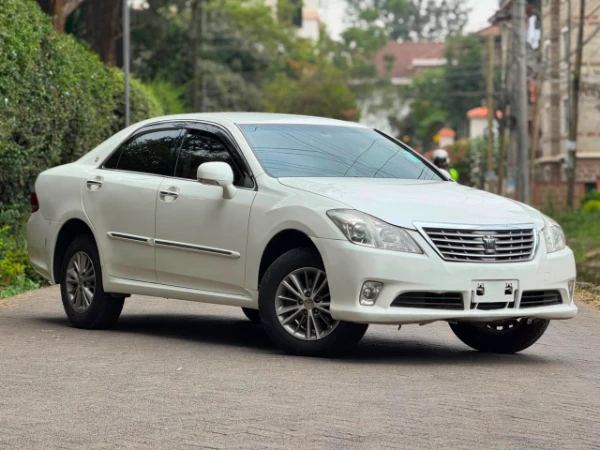 2012 Toyota Crown Royal Saloon