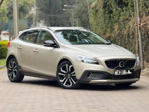 2017 Volvo V40 T5 AWD Cross Country