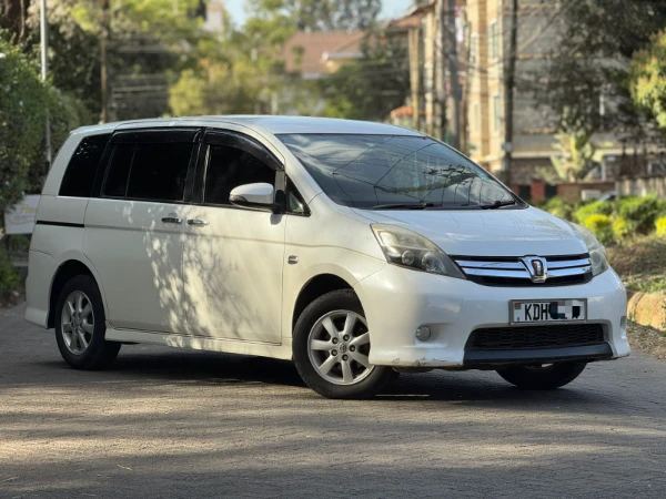 2014 Toyota Isis Platana