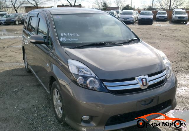 2013 TOYOTA ISIS