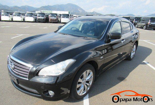 2015 NISSAN FUGA