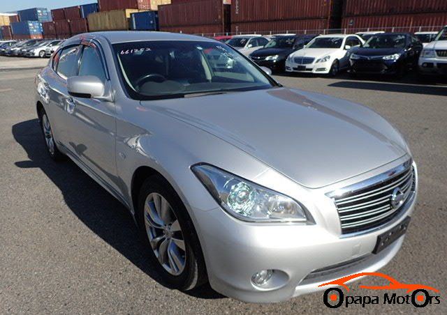 2013 NISSAN FUGA
